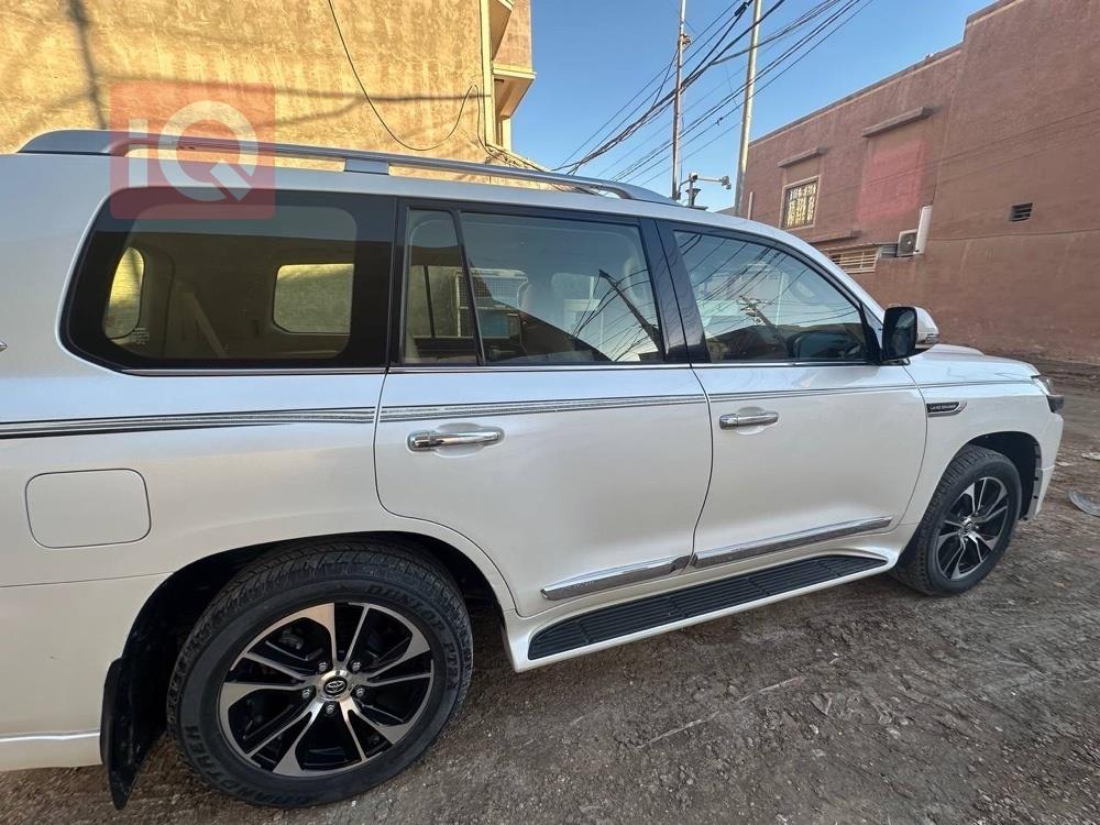 تويوتا لاندكروزر